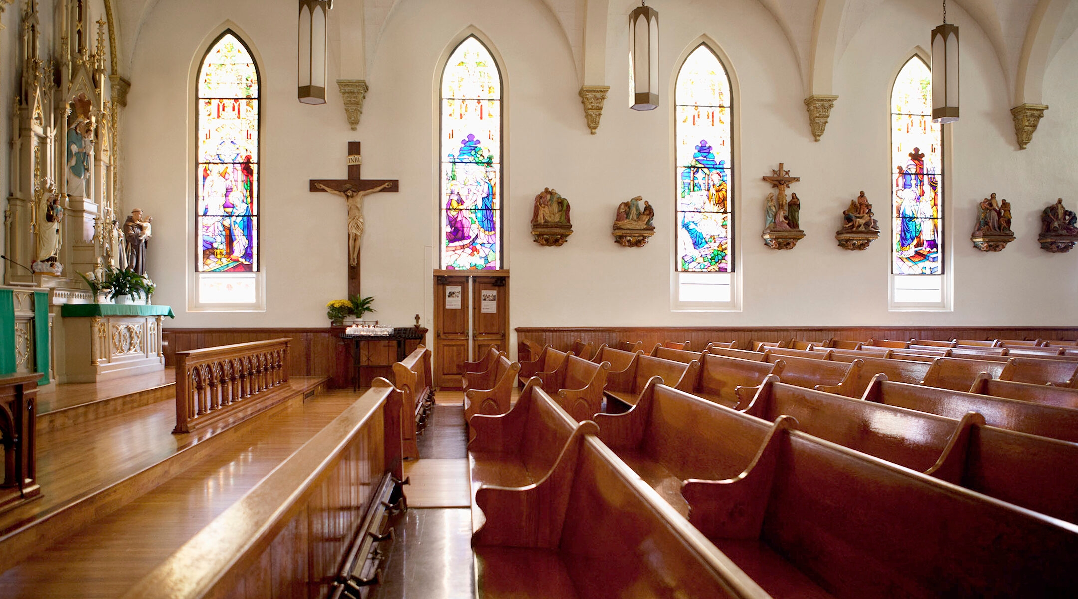 10-27-22-churchpews-2160x1200 image