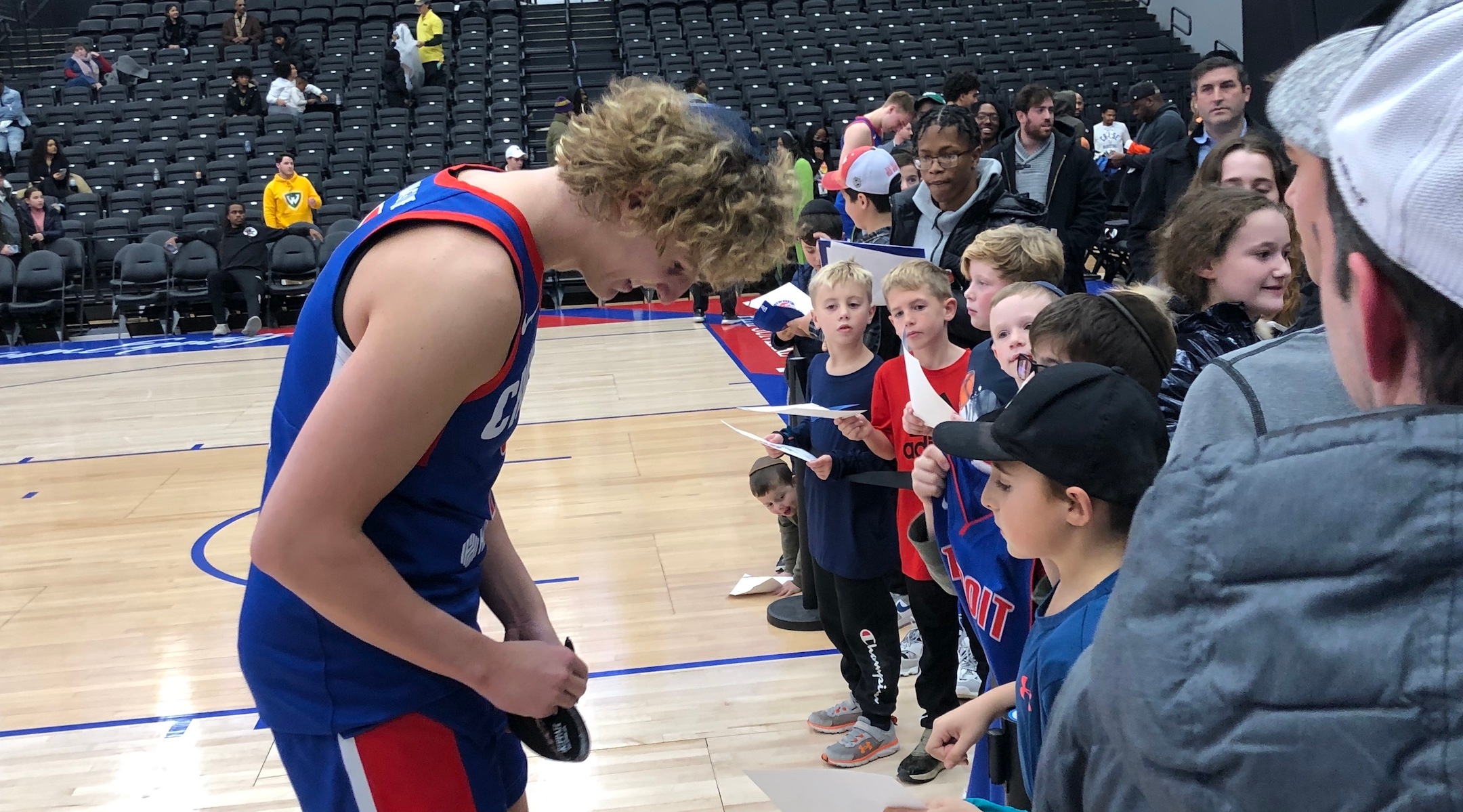 Basketball player signs a yarmulke