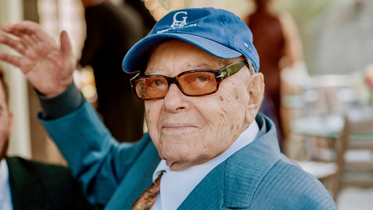 Steve Salen at his granddaughter Rachel Landau’s wedding in 2020. (Family)