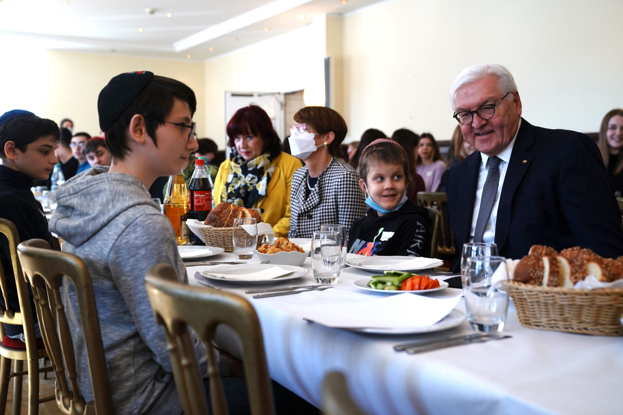 German President Frank-Walter Steinmeier talks with refugee children from the Jewish community in Odessa at a Chabad center in Berlin two days after their arrival as refugees, March 7, 2022. (Clemens Bilan – Pool/Getty Images)