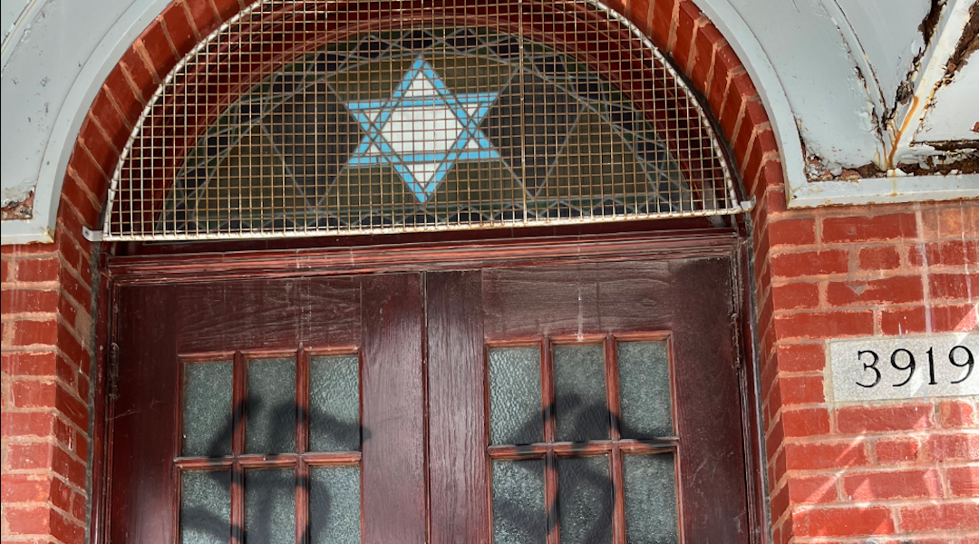 Montreal’s oldest synagogue building vandalized with swastikas