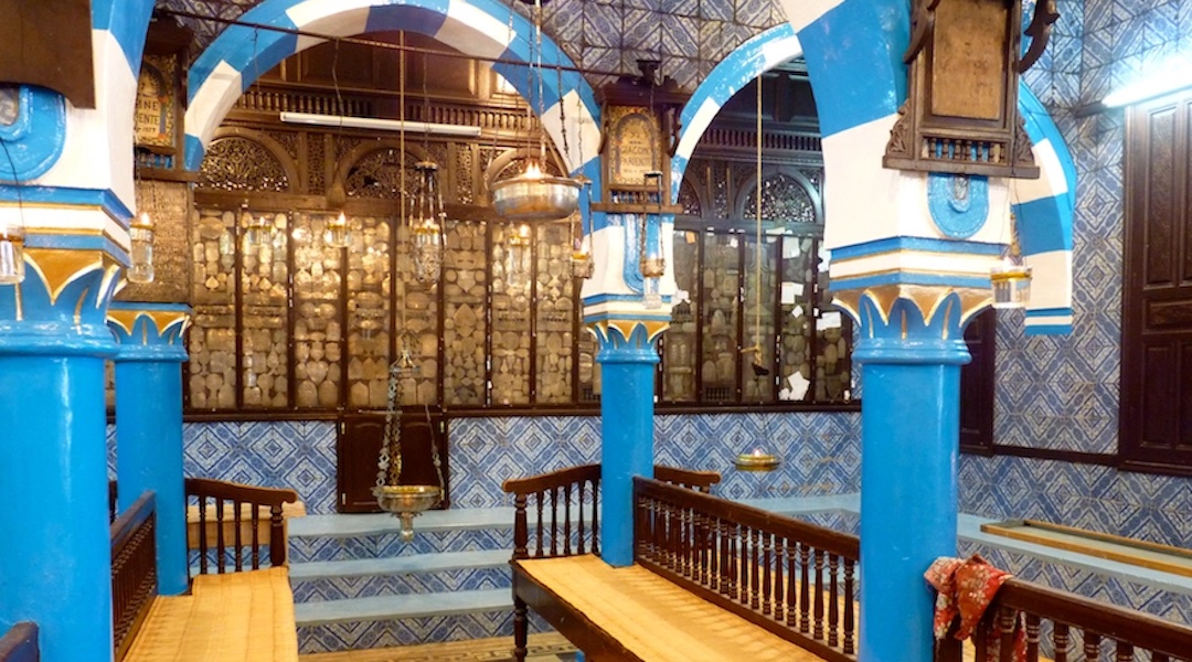 The main prayer hall of the El Ghriba Synagogue on Djerba. (Wikimedia Commons)