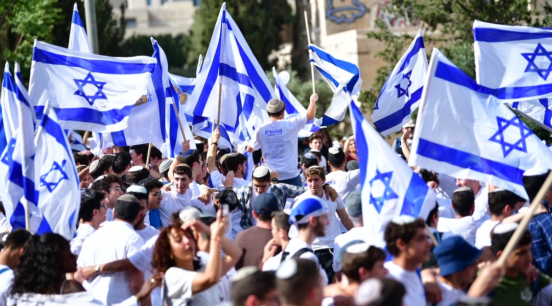 Right-wing Flag March in Jerusalem’s Old City features arrests, racist chants