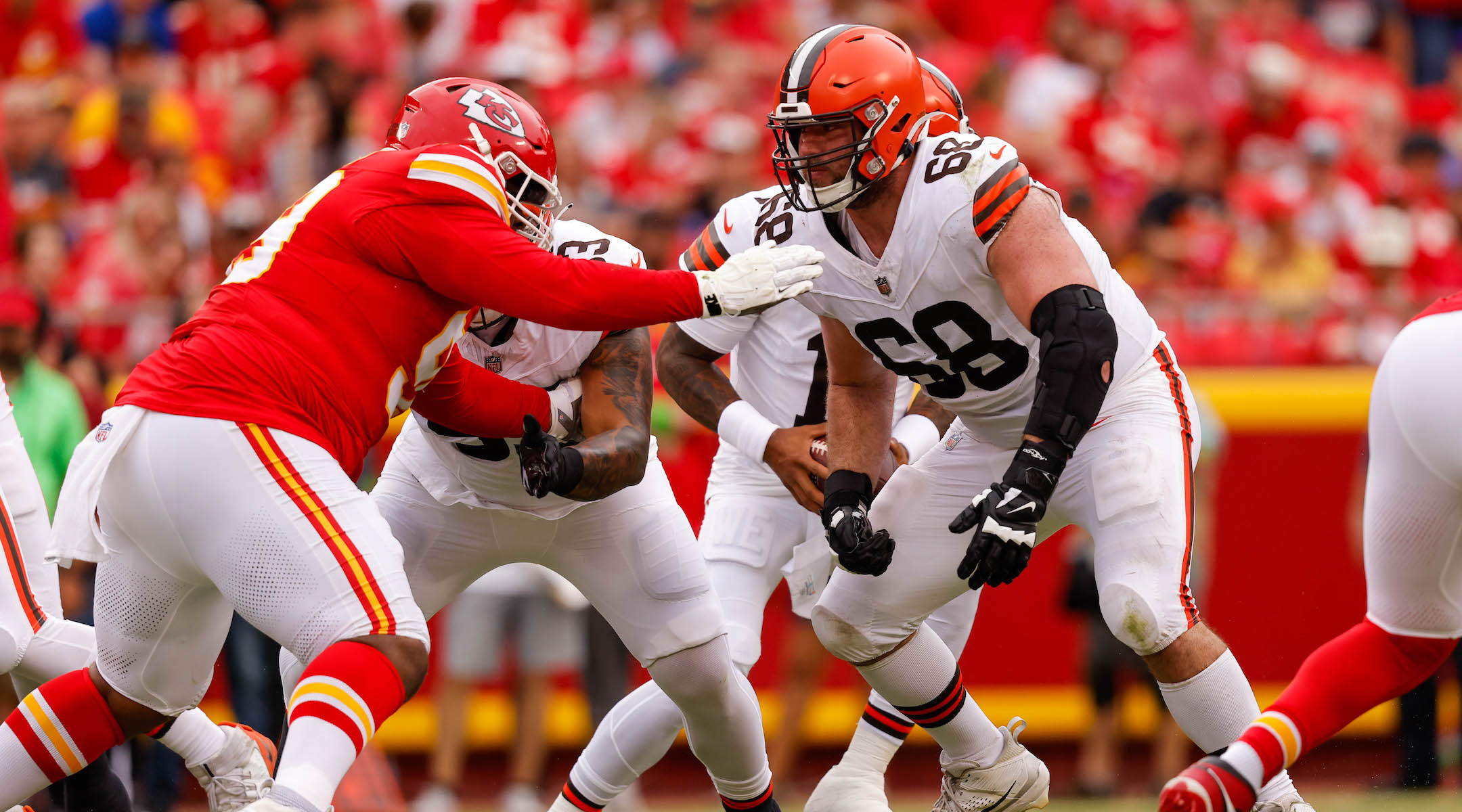 Michael Dunn, right, during a preseason game against the Kansas City Chiefs, Aug. 26, 2023. (David Eulitt/Getty Images)