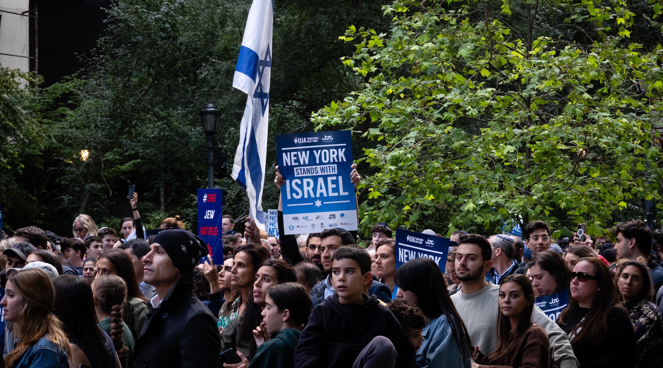 Thousands gather to rally for Israel in New York City on Oct. 10, 2022. (Luke Tress)