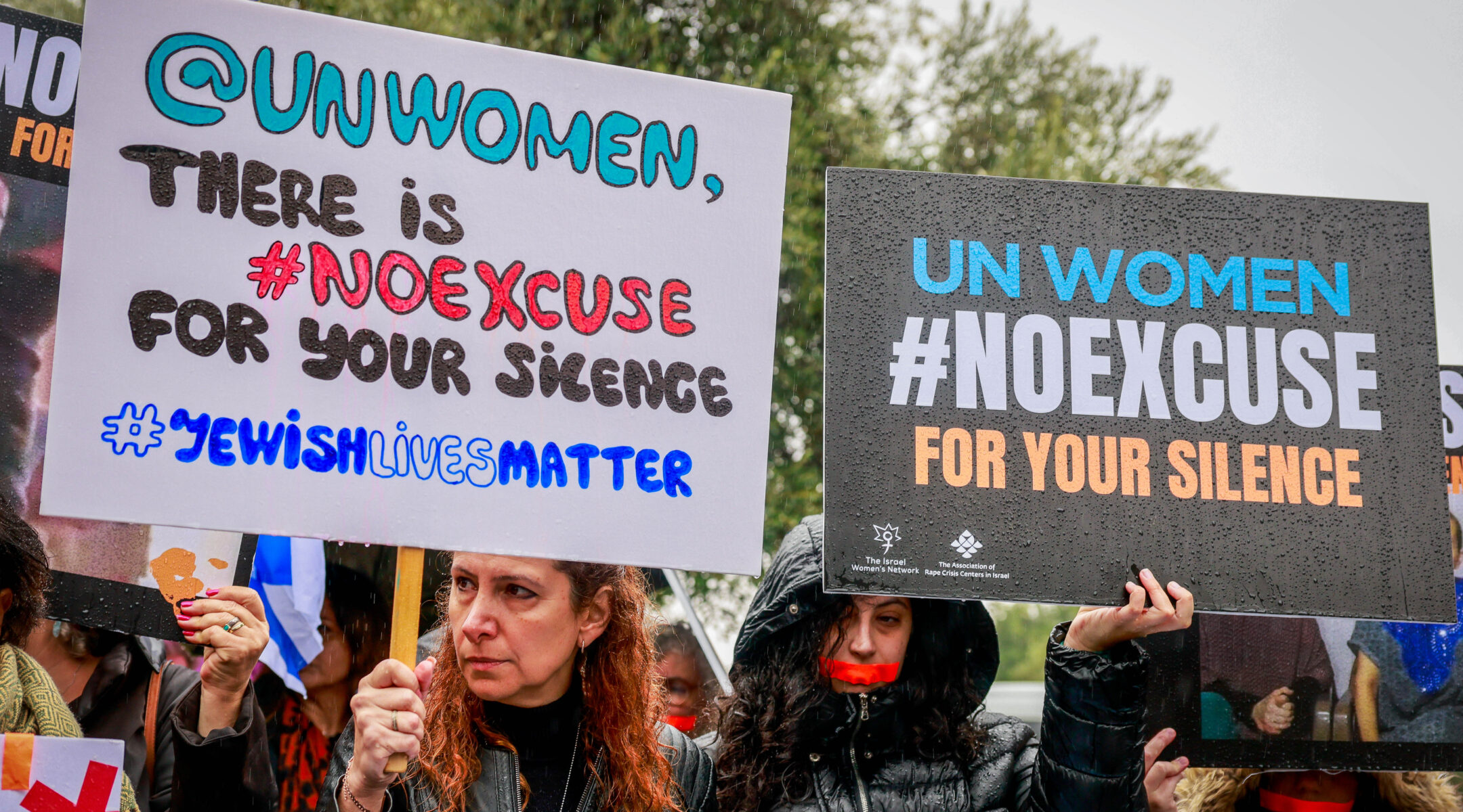 Israeli women protest outside UN Headquarters in Jerusalem on November 27, 2023. (Flash90)