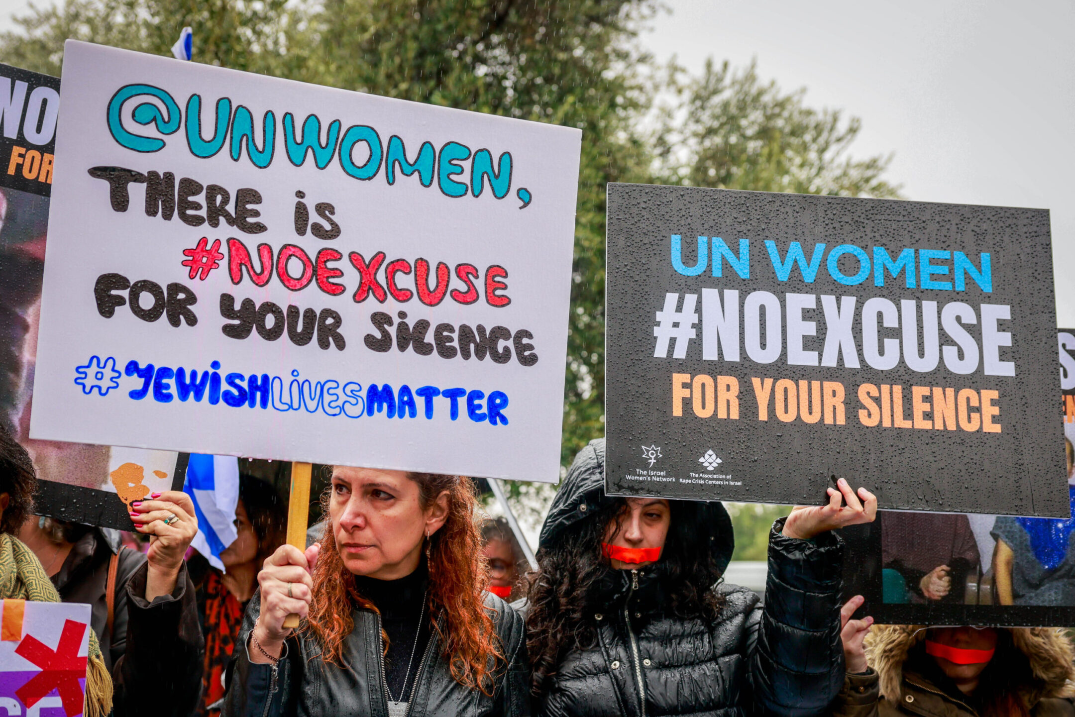 Israeli women protest outside UN Headquarters in Jerusalem on November 27, 2023. (Flash90)