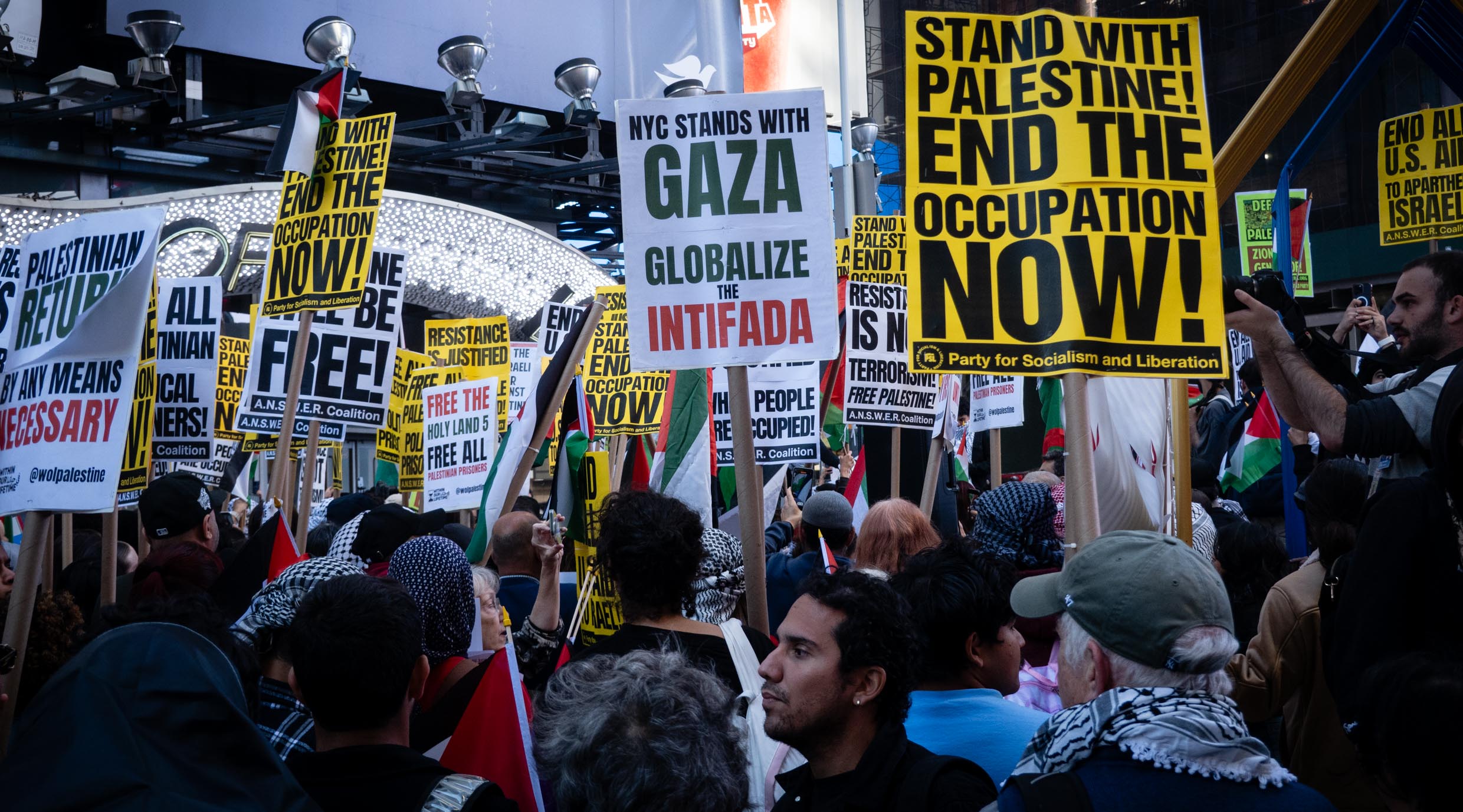 Pro-Palestinian protesters at a rally in Times Square, Oct. 13, 2023. (Luke Tress)