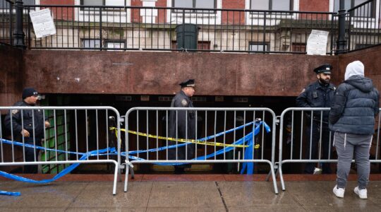 Police block the entrance to the Chabad headquarter's main synagogue due to safety concerns, Jan. 9, 2024. (Luke Tress)