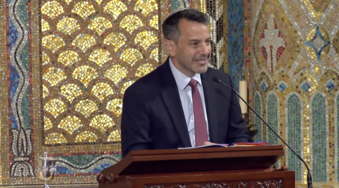 Ethan Felson, executive director of A Wider Bridge, delivers a speech in 2022. (Screenshot)