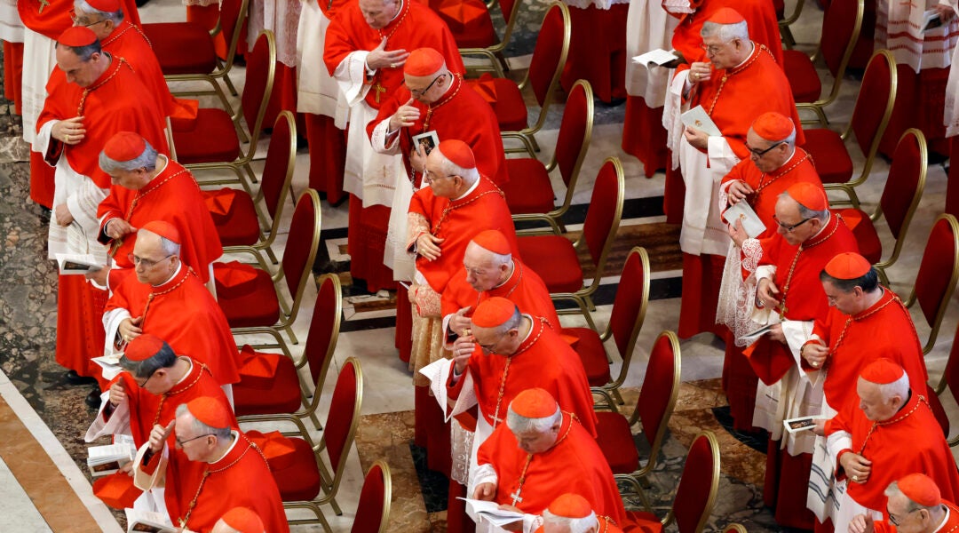 Cardinals look on as the body of Pope Francis is transferred into the Basilica at St Peter’s Square on April 23, 2025 in Vatican City. (Mario Tama/Getty Images)