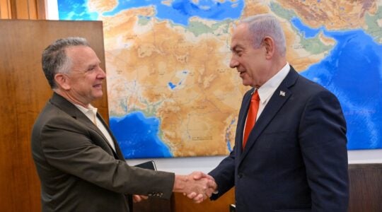 A photo of Prime Minister Benjamin Netanyahu and U.S. Special Envoy to the Middle East Steve Witkoff shaking hands.