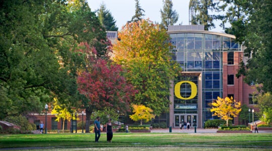 Students walking through the campus of the University of Oregon