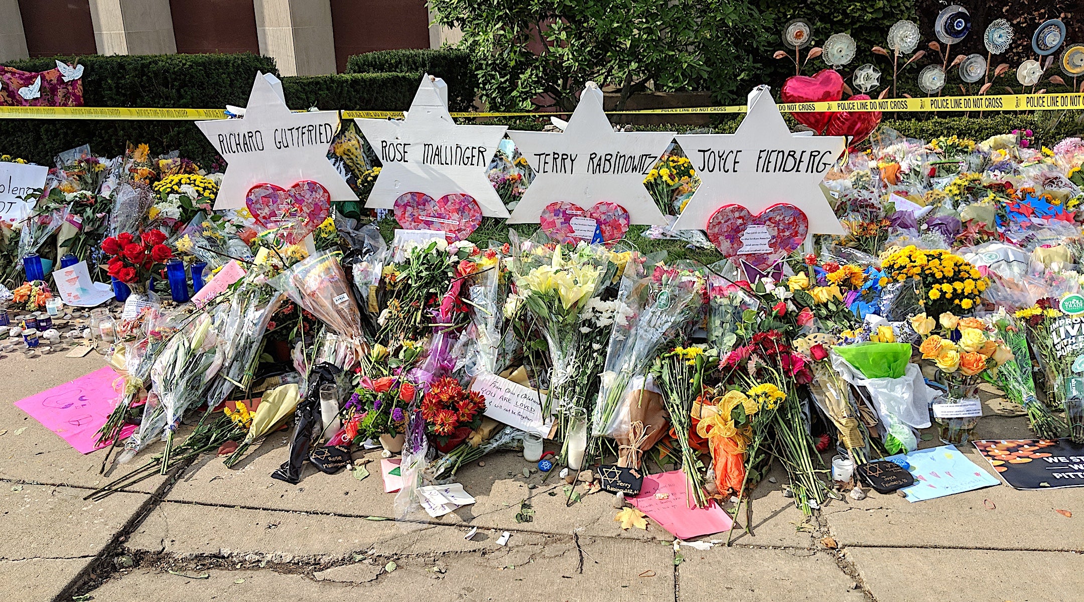 stars and flowers remember Pittsburgh shooting victims