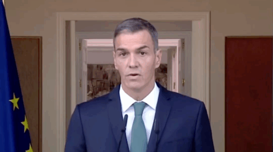 A photo of Spain's prime minister, Pedro Sánchez, speaking from a podium in a blue suit.