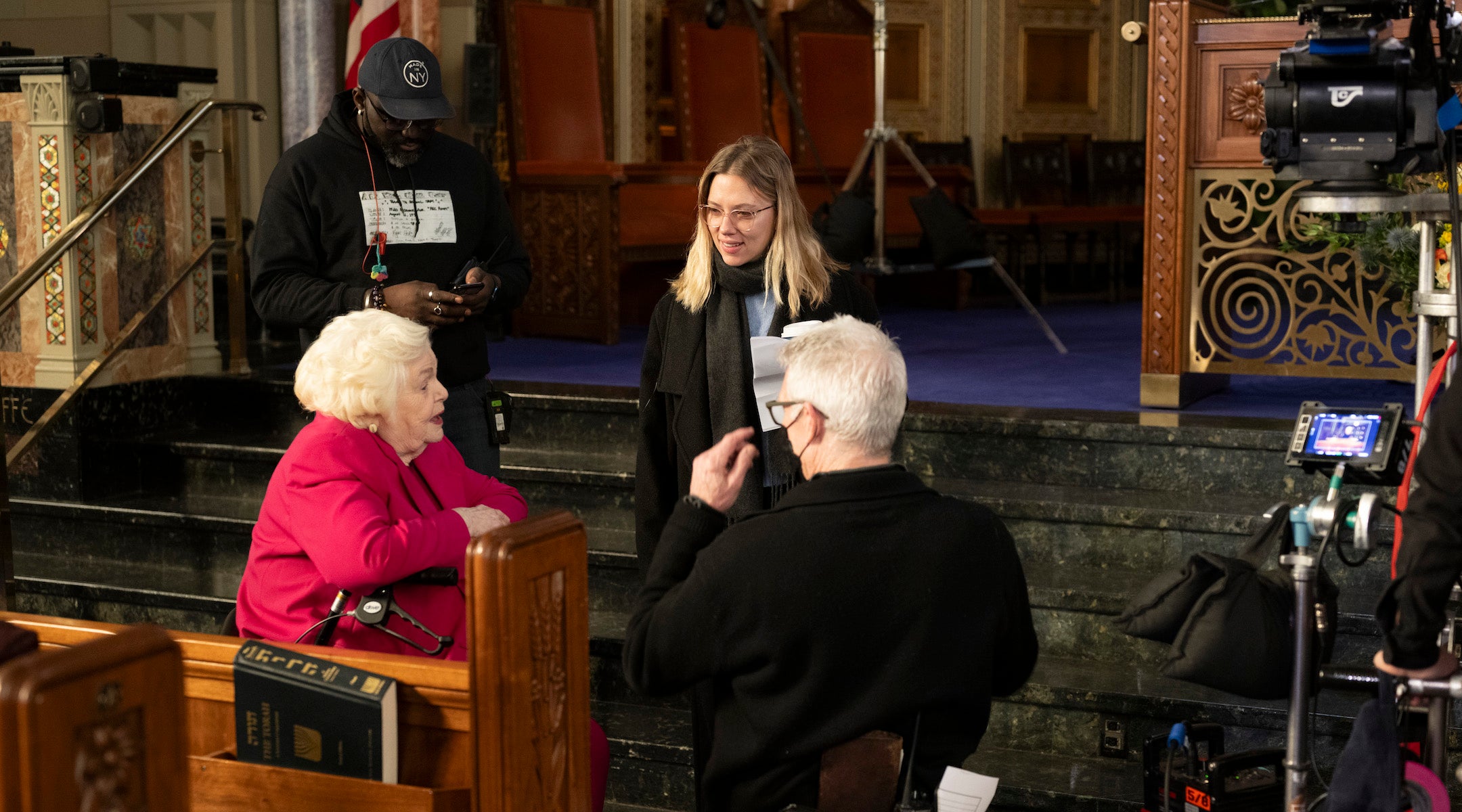 A photo of June Squibb and Scarlett Johansson on the set.